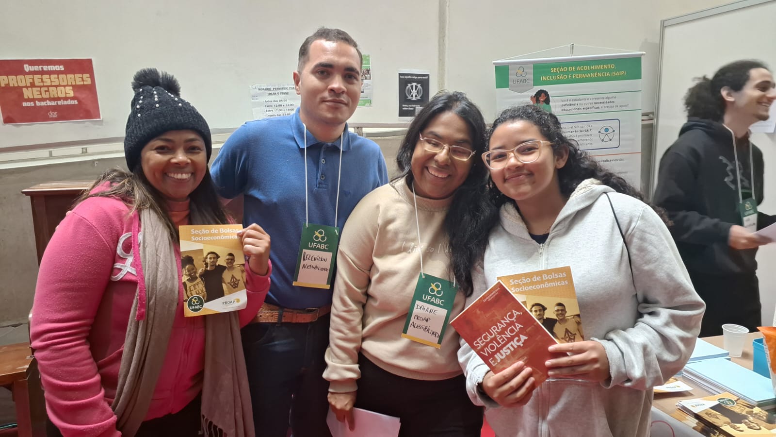 monitores herbert e daiane com visitantes